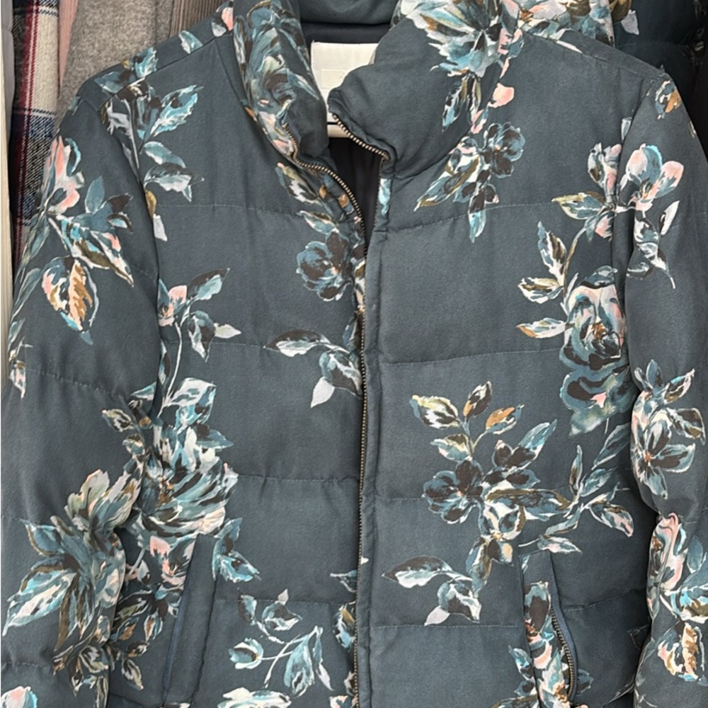Blue and Gray Puffer Jacket with Elegant Floral Design